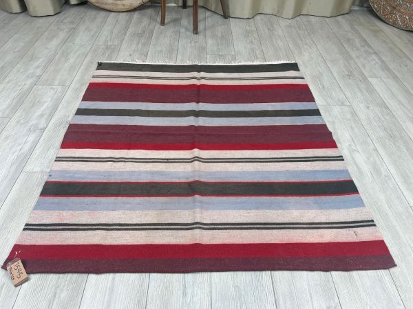 El Dokumasi Halı Kilim Yolluk Paspas Ölçü 140X129 Cm