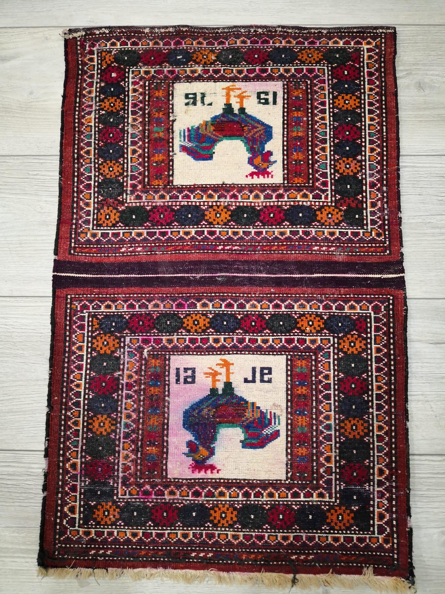 İkiz Horoz Motifli Halı Aoa Ölçü 70X46Cm