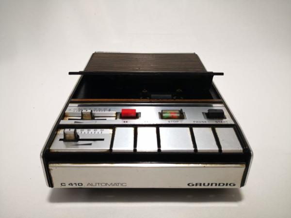 Grundig Vintage Kaset Çalar Teyp Aoa Ölçü 24X6Cm 30Cm Yüksekliği