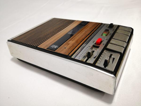 Grundig Vintage Kaset Çalar Teyp Aoa Ölçü 24X6Cm 30Cm Yüksekliği