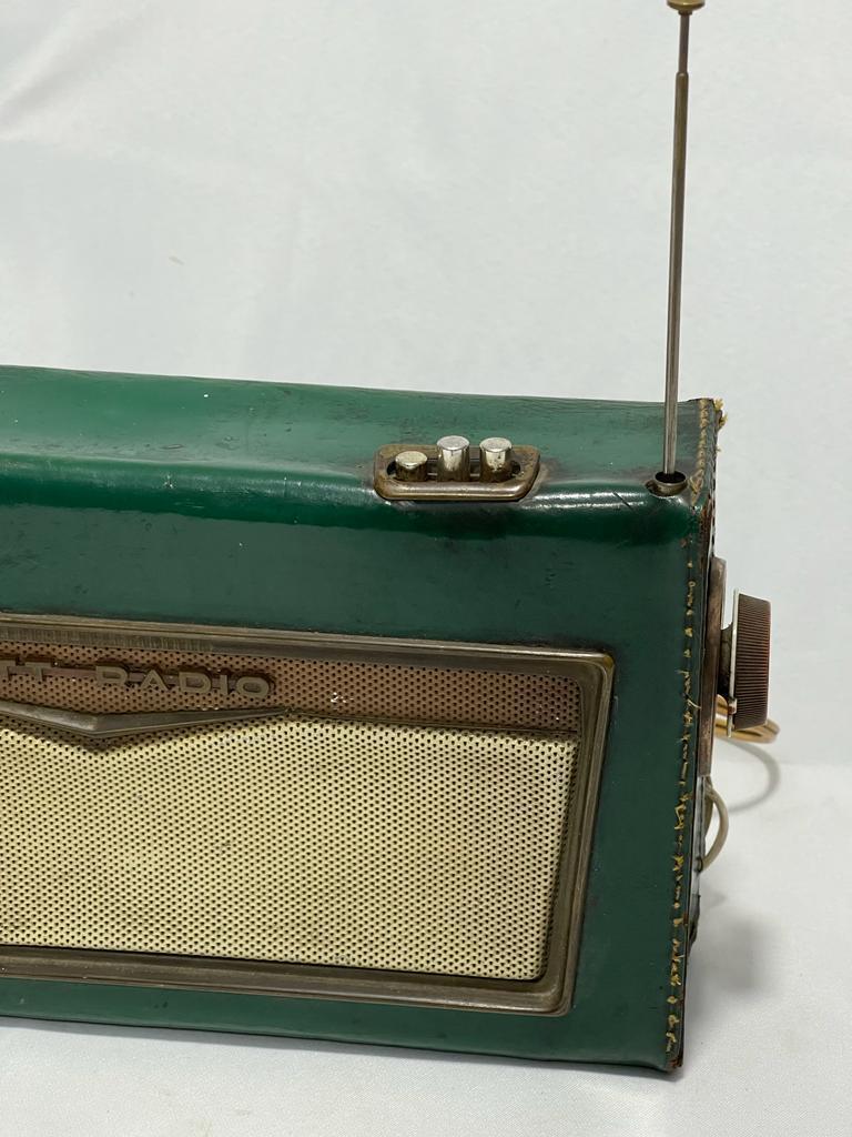 Vintage İtalyan Watt Radio 1959 Model Aoa Ölçü 23X7Cm 17Cm Yüksekliği