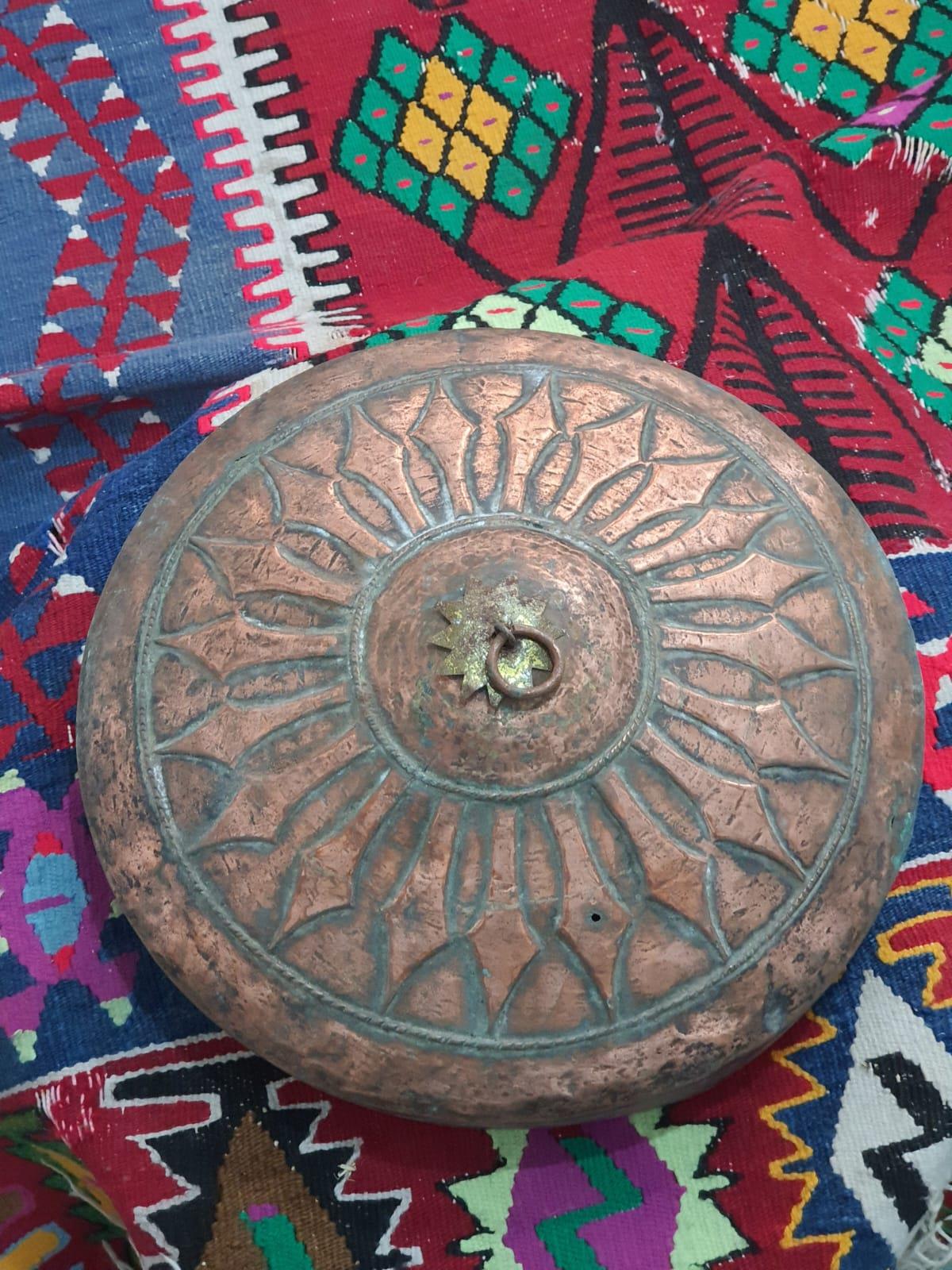 Eskilerden Dövme Bakır İşlemeli Obje Aoa Ölçü 31Cm Çapi 10Cm Yüksekliği