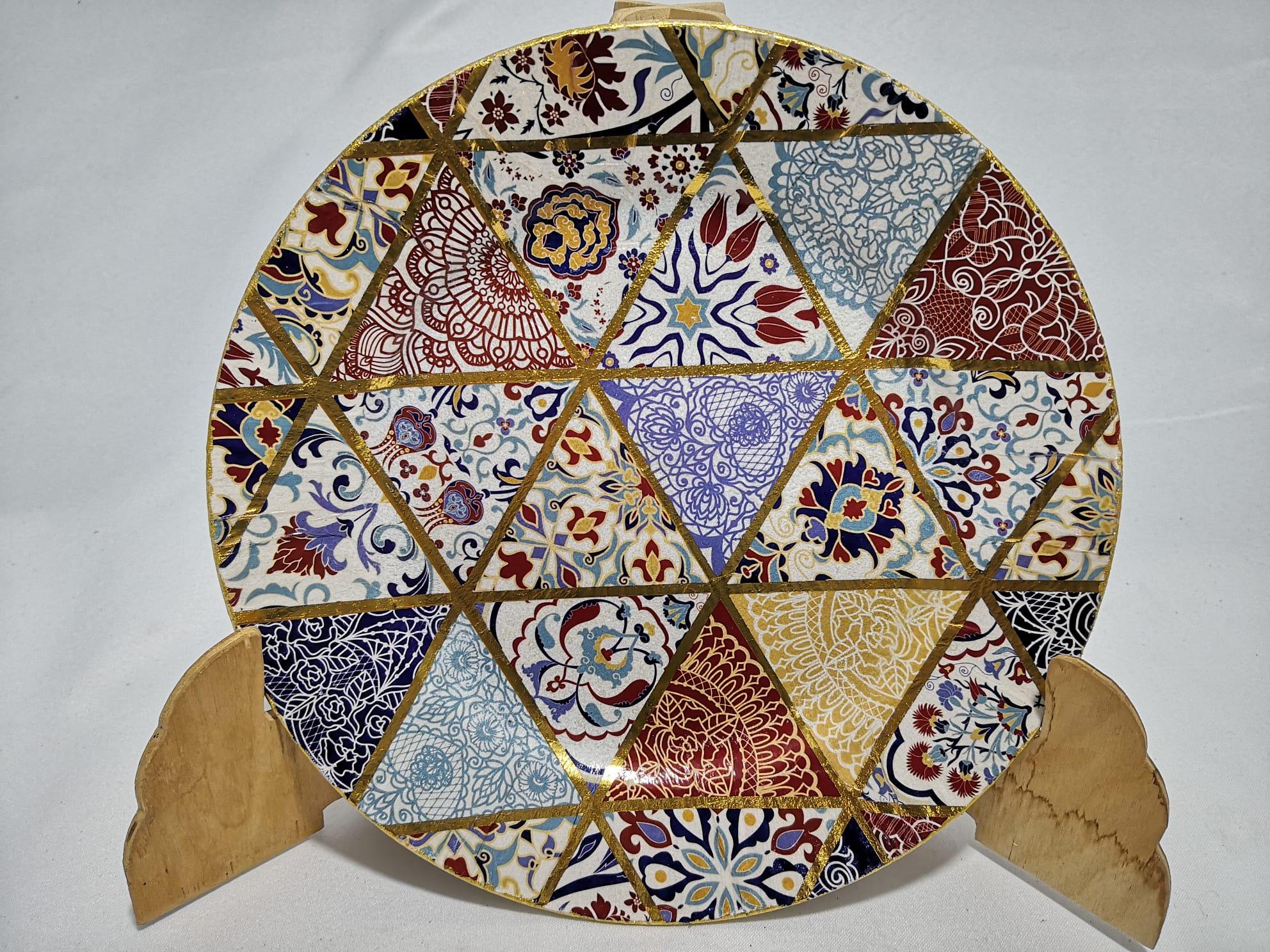 El Yapimi Altın Yaldız İşlemeli Porselen Duvar Tabağı (Askı Aparatlı) Aoa Ölçü 23,5Cm Çapi