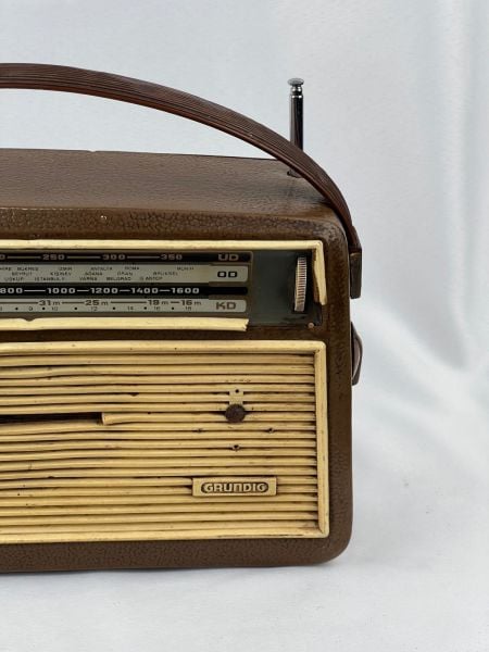 Antika Grundig Radyo Ölçü 29X8 Cm H 19 Cm