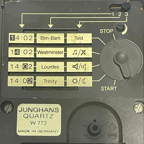 Vintage Junghans Quarts W 772 1970 Model Ding Dong Saat ( Çalişiyor) Aoa Ölçü 25X25Cm
