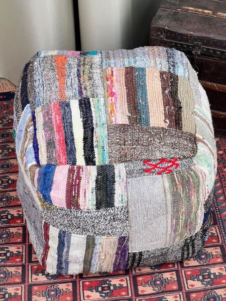 Nostaljik Kilim Puf Ölçü Çap 45 Cm Yükseklik 42 Cm