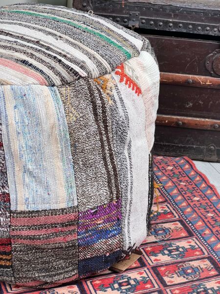 Nostaljik Kilim Puf Ölçü Çap 45 Cm Yükseklik 42 Cm