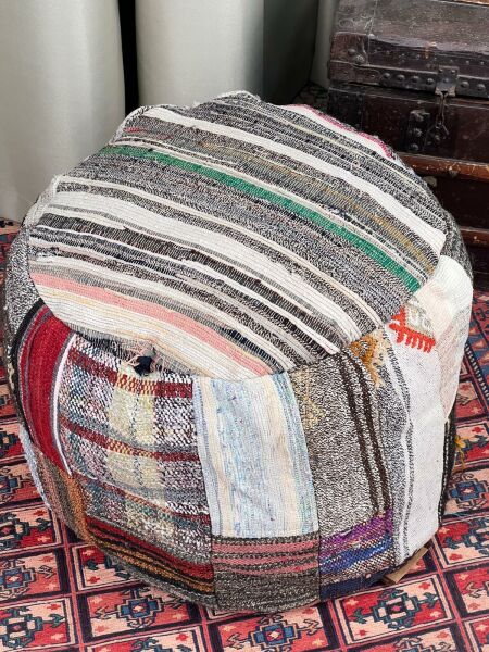 Nostaljik Kilim Puf Ölçü Çap 45 Cm Yükseklik 42 Cm