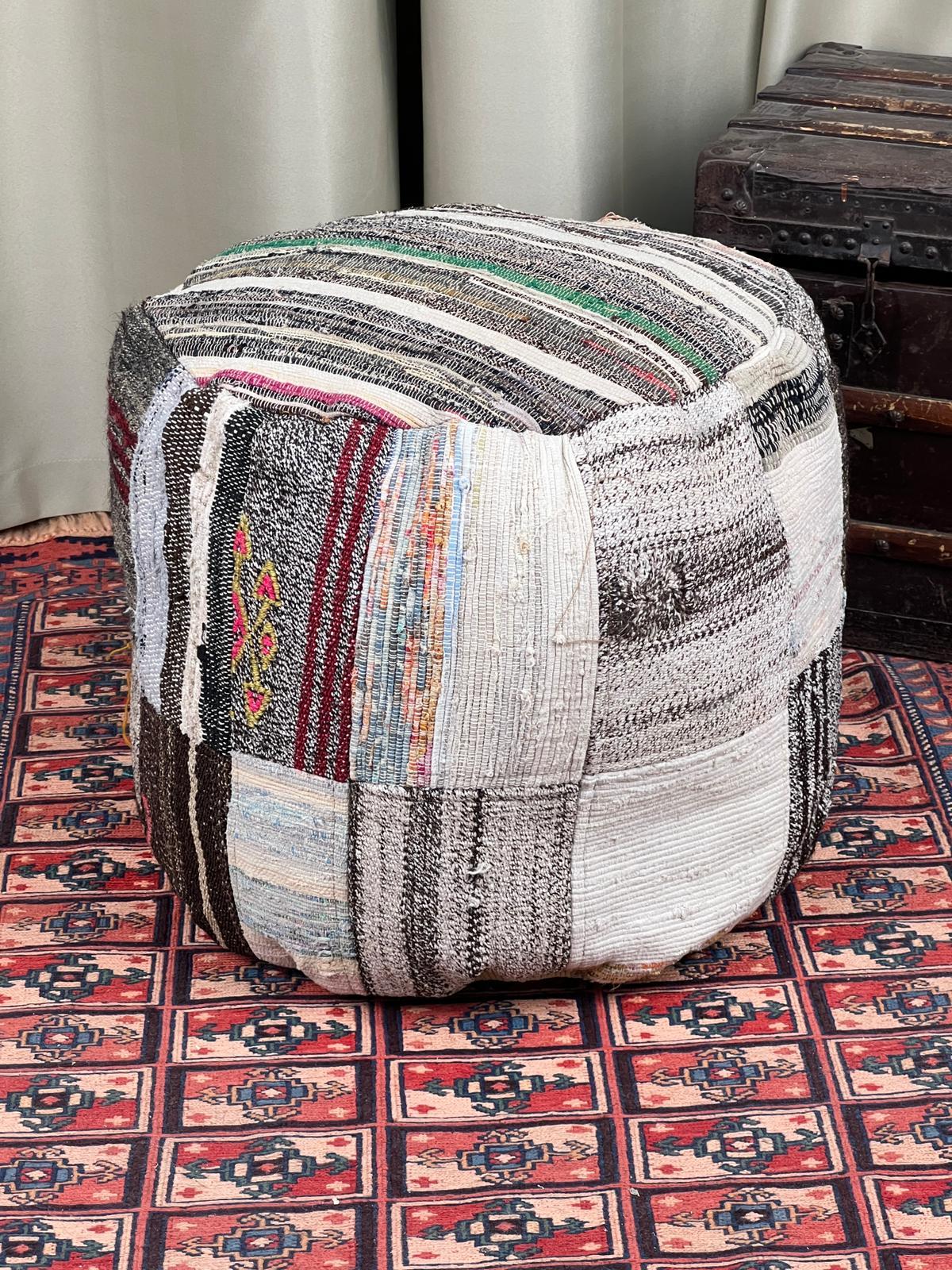 Nostaljik Kilim Puf Ölçü Çap 45 Cm Yükseklik 42 Cm