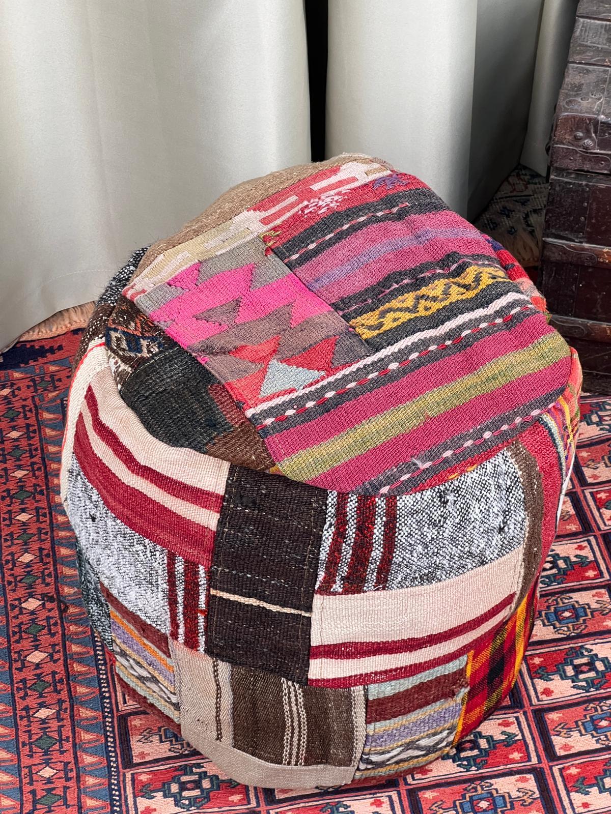 Nostaljik Kilim Puf Ölçü Çap 45 Cm Yükseklik 42 Cm
