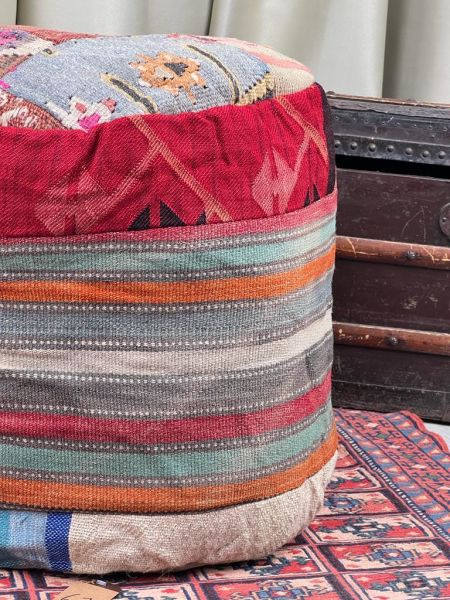 Nostaljik Kilim Puf Ölçü Çap 45 Cm Yükseklik 42 Cm