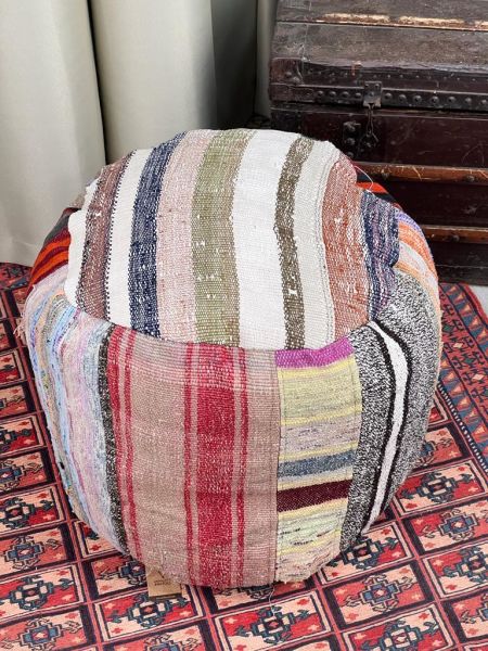 Nostaljik Kilim Puf Ölçü Çap 45 Cm Yükseklik 42 Cm