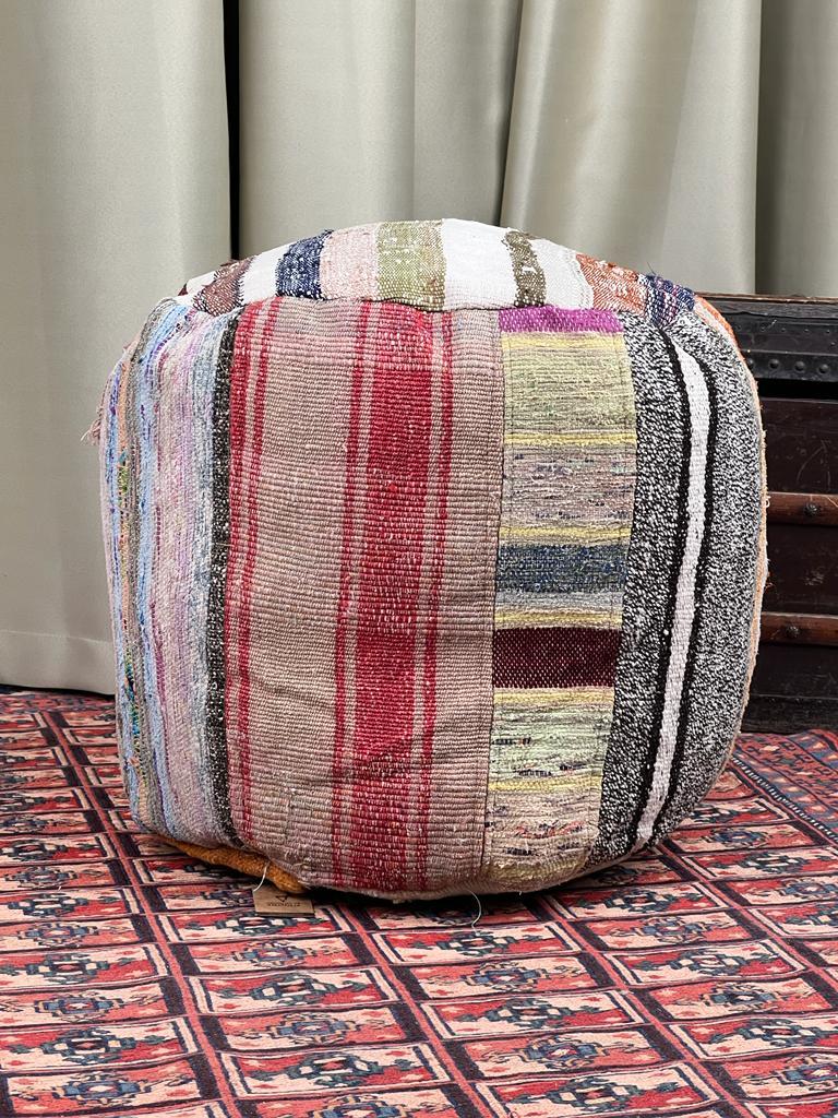 Nostaljik Kilim Puf Ölçü Çap 45 Cm Yükseklik 42 Cm