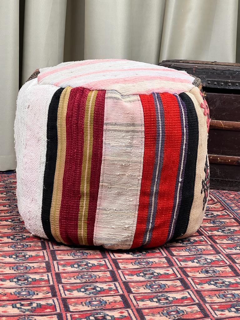 Nostaljik Kilim Puf Ölçü Çap 45 Cm Yükseklik 42 Cm