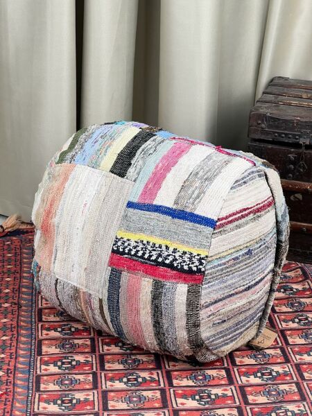 Nostaljik Kilim Puf Ölçü Çap 45 Cm Yükseklik 42 Cm