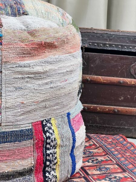 Nostaljik Kilim Puf Ölçü Çap 45 Cm Yükseklik 42 Cm