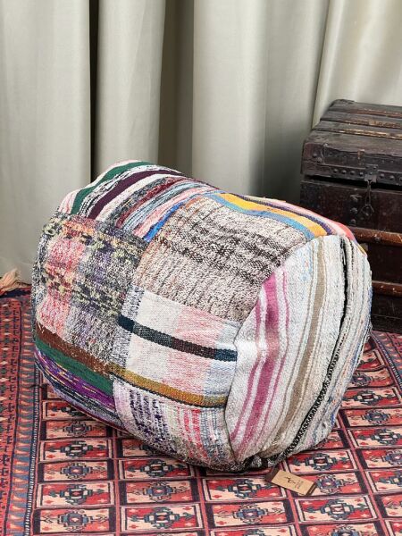 Nostaljik Kilim Puf Ölçü Çap 45 Cm Yükseklik 42 Cm