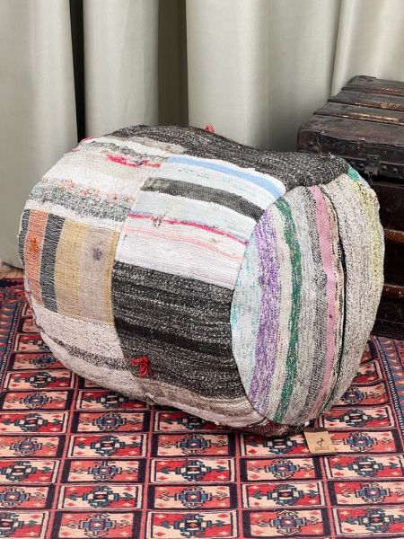 Nostaljik Kilim Puf Ölçü Çap 45 Cm Yükseklik 42 Cm