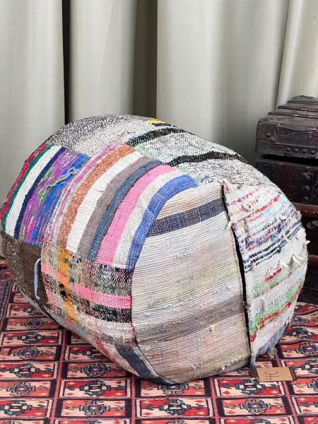 Nostaljik Kilim Puf Ölçü Çap 45 Cm Yükseklik 42 Cm