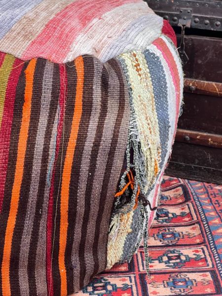 Nostaljik Kilim Puf Ölçü Çap 45 Cm Yükseklik 42 Cm