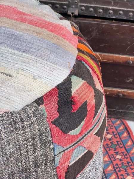 Nostaljik Kilim Puf Ölçü Çap 45 Cm Yükseklik 42 Cm