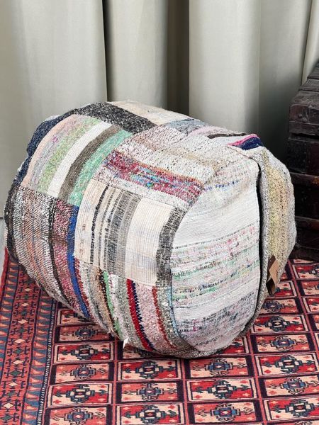 Nostaljik Kilim Puf Ölçü Çap 45 Cm Yükseklik 42 Cm