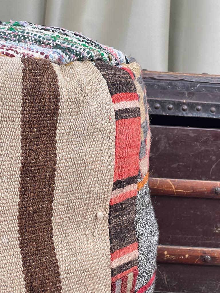 Nostaljik Kilim Puf Ölçü Çap 45 Cm Yükseklik 42 Cm