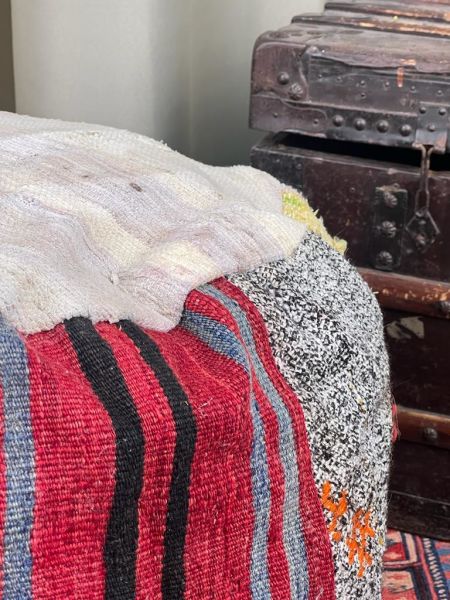 Nostaljik Kilim Puf Ölçü Çap 45 Cm Yükseklik 42 Cm