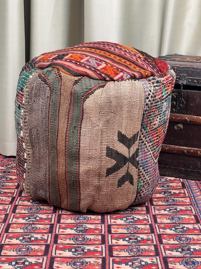 Nostaljik Kilim Puf Ölçü Çap 45 Cm Yükseklik 42 Cm