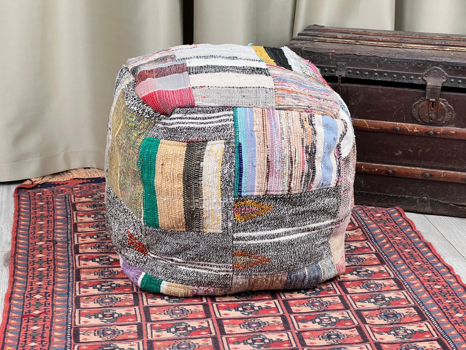 Nostaljik Kilim Puf Ölçü Çap 45 Cm Yükseklik 42 Cm