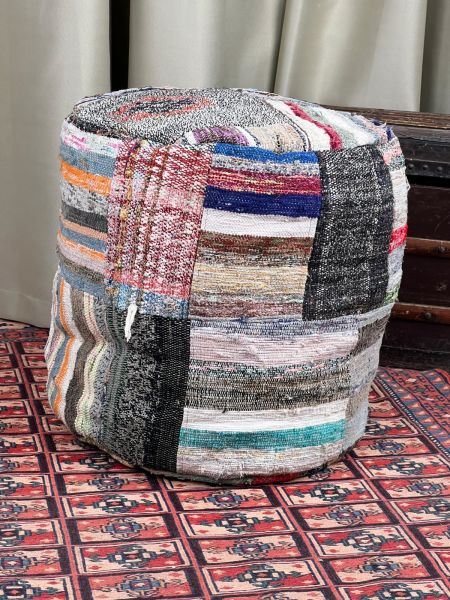 Nostaljik Kilim Puf Ölçü Çap 45 Cm Yükseklik 42 Cm