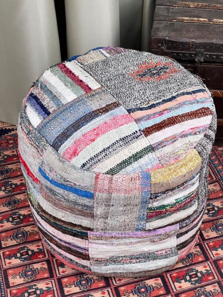 Nostaljik Kilim Puf Ölçü Çap 45 Cm Yükseklik 42 Cm