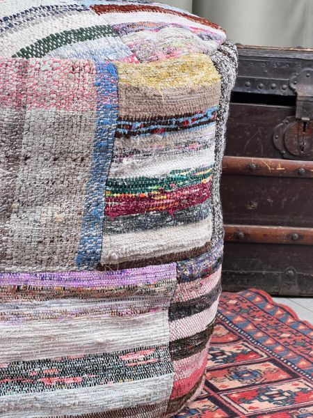 Nostaljik Kilim Puf Ölçü Çap 45 Cm Yükseklik 42 Cm