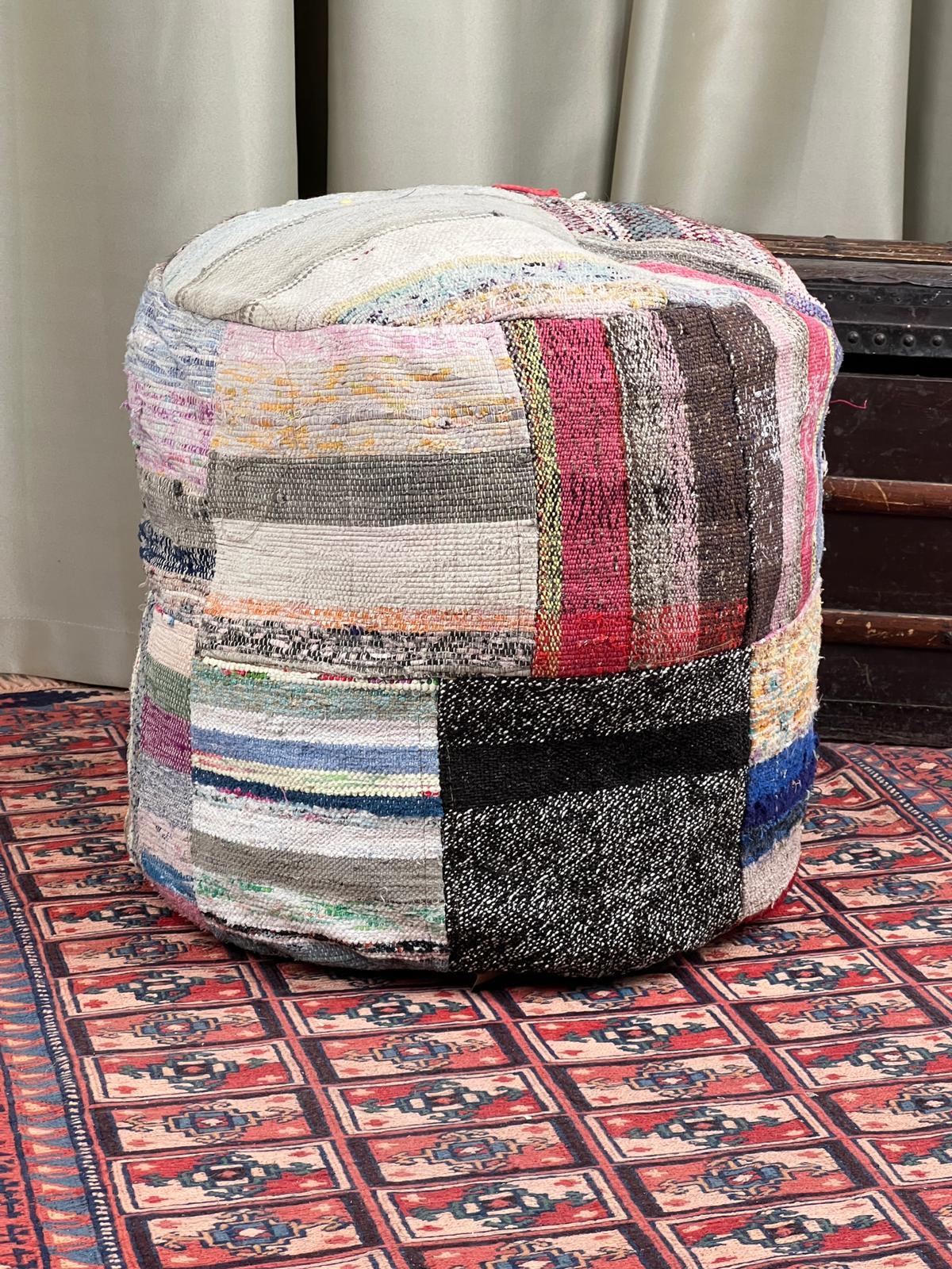 Nostaljik Kilim Puf Ölçü Çap 45 Cm Yükseklik 42 Cm