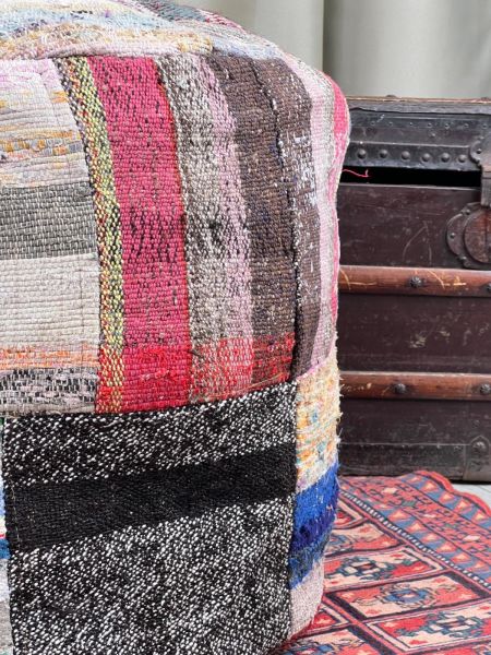 Nostaljik Kilim Puf Ölçü Çap 45 Cm Yükseklik 42 Cm