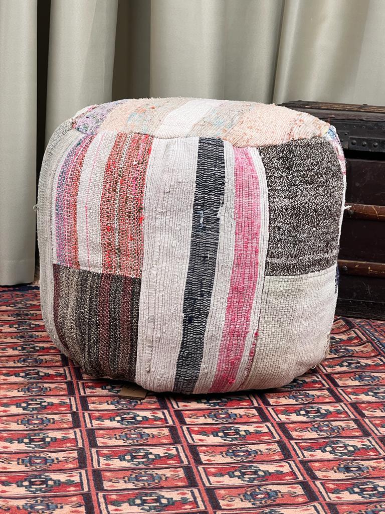 Nostaljik Kilim Puf Ölçü Çap 45 Cm Yükseklik 42 Cm