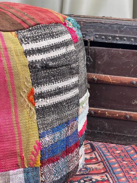 Nostaljik Kilim Puf Ölçü Çap 45 Cm Yükseklik 42 Cm