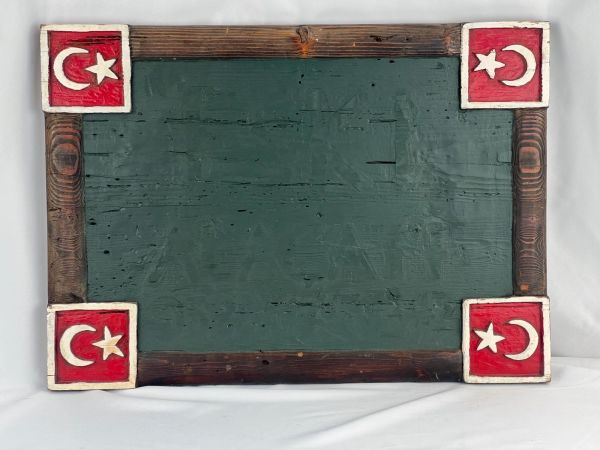 Eski Nostaljik Yazi Tahtasi Türk Bayrak Motifli Ölçü 75X54 Cm H 3,2 Cm