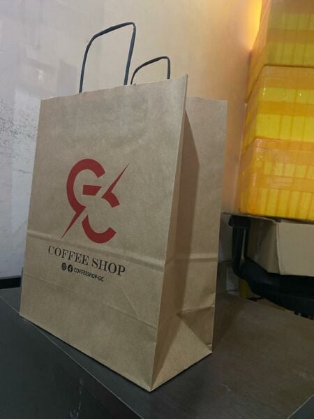 Fırsat Ürünü Kraft Çanta 25 X 12 X 31 Cm Dişi Kraft İçi Kraft Sapi Siyah Burgu 90 Gram (250 Adet) Coffee Shop Baskılı