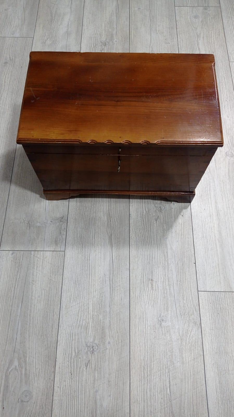 Çivisiz Geçme Ceviz Sandık Anahtarli Küçük Boy Ölçü 47X27X33,5 Cm