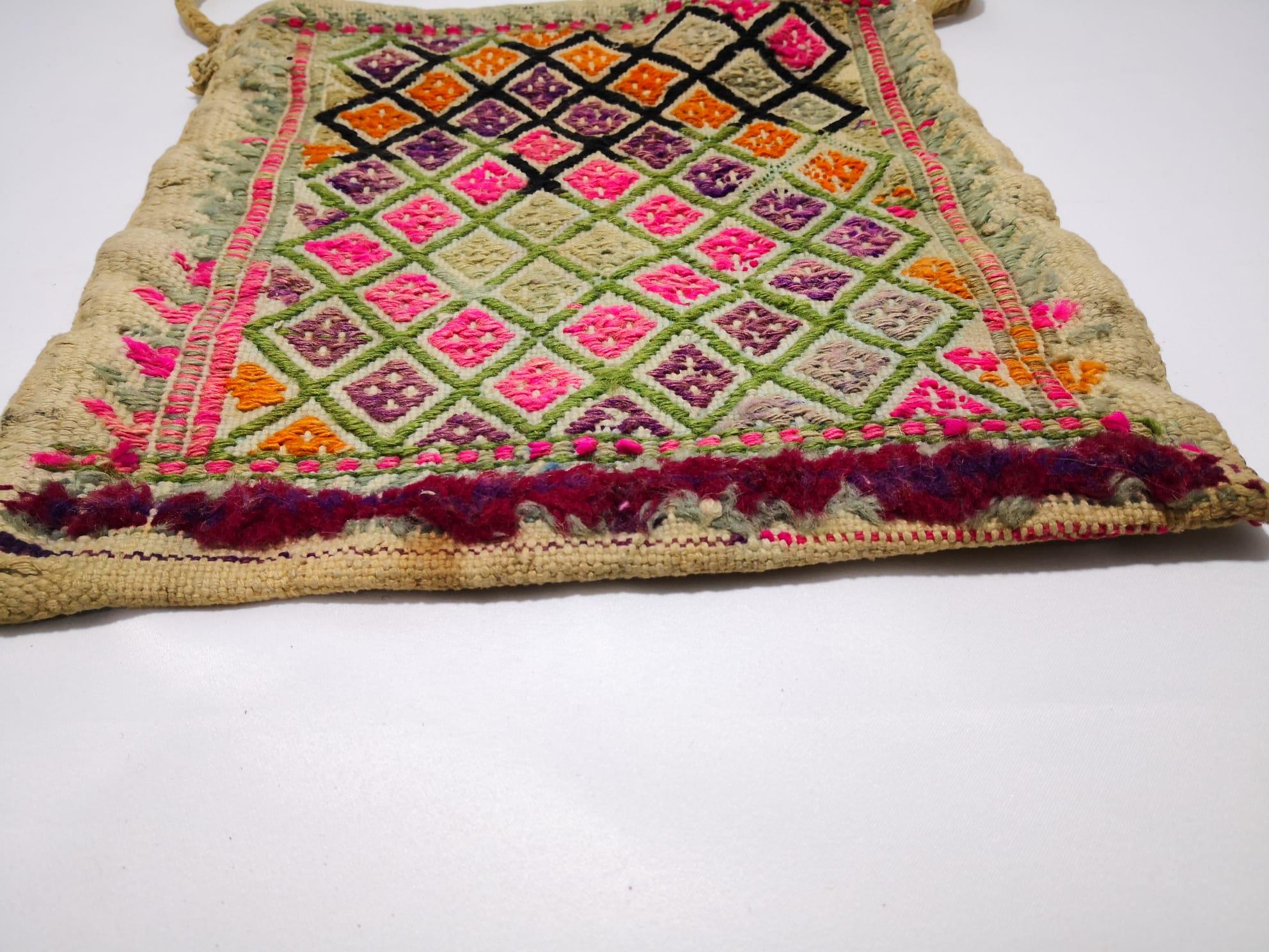 El İşlemeli Omuz Çantası Ölçü 37X34Cm