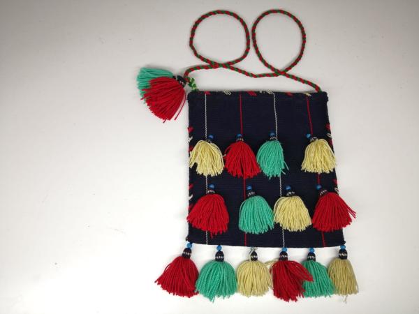 El Yapimi Püsküllü Çanta Aoa Ölçü 17,5X23Cm