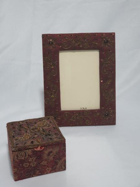 Nostaljik Cam Boncuk Ve Pul İşlemeli Çerçeve Aoa Ölçü 23,5X18Cm